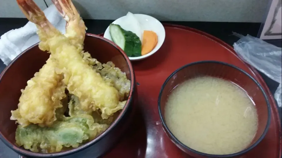 浦安魚市場の大海老天丼。|しらっちさん