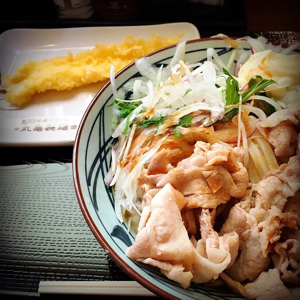 #うどん#お昼ご飯 

今日のランチは、丸亀製麺 。
こく旨 豚しゃぶぶっかけうどん。|renharuruさん