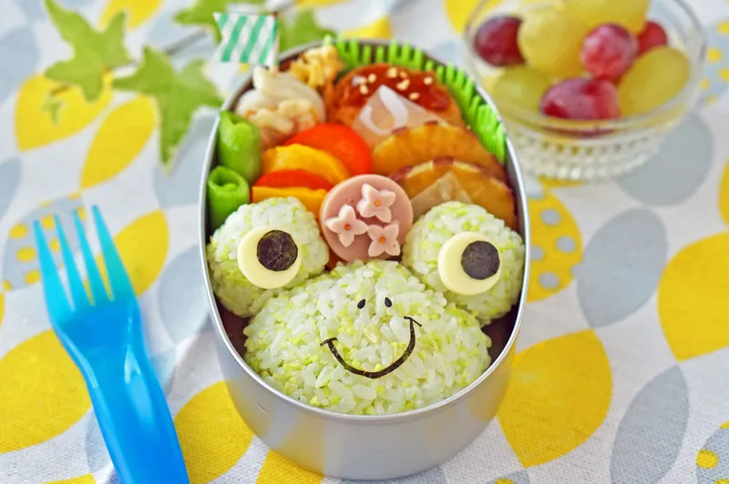 Snapdishの料理写真:梅雨も楽しく！カエルおにぎりとあじさいデコ弁当 #AllAbout|All About 料理レシピさん