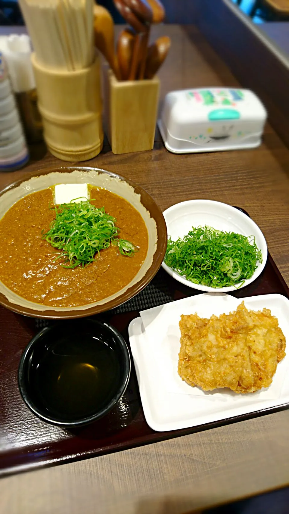 カレーうどん中盛りとり天無料ネギ盛り|よちやまさん