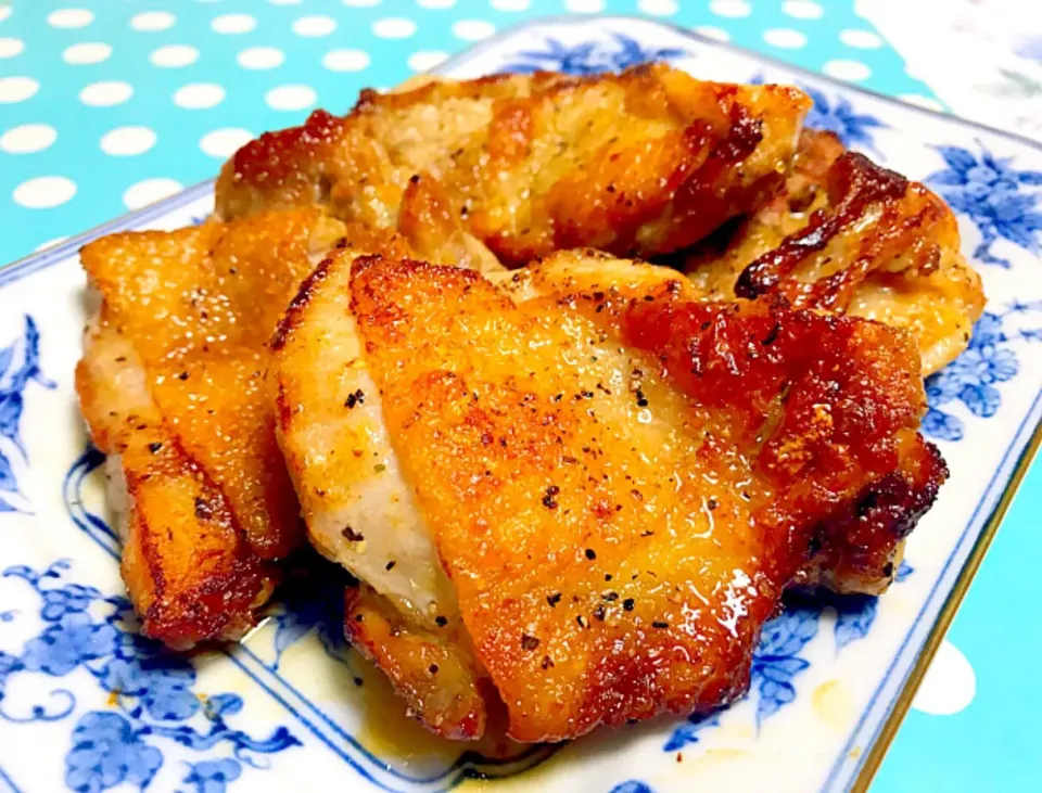 レモンとコショウの調味料で揚げたチキン - Chicken fried in lemon & pepper seasoning😋❤️✨|Liezlさん