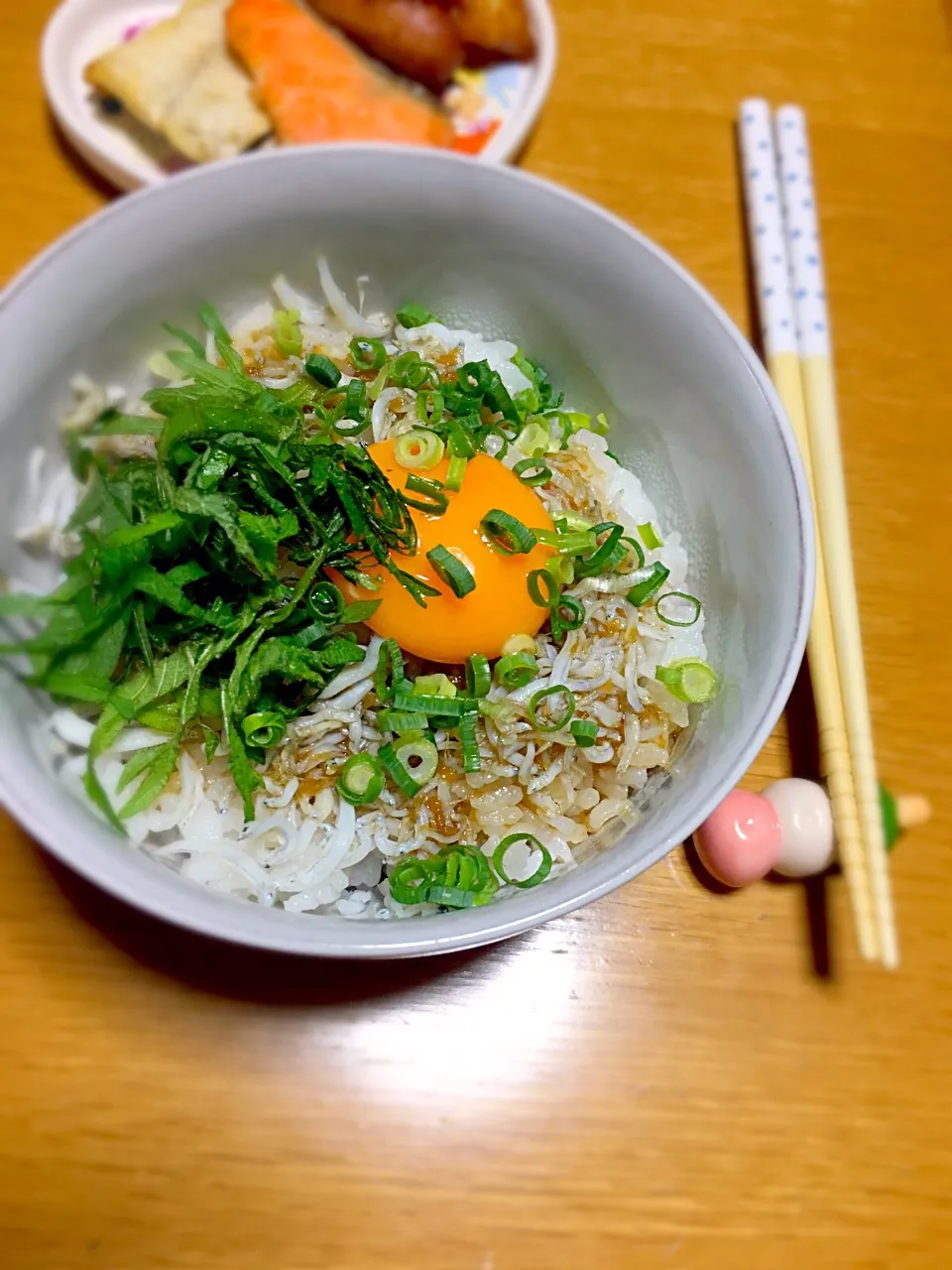 Snapdishの料理写真:しらす丼|ゆうりさん