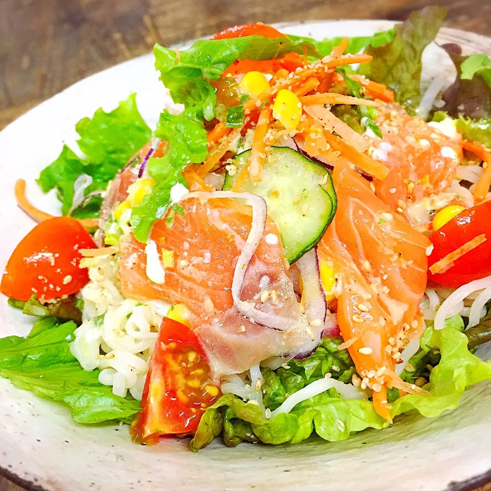 夏は冷やしてサッポロ一番‼️
塩でサッパリ、ラーサラ🥗
サーモンのせ🐟|アッツさん