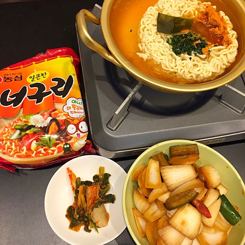 Snapdishの料理写真:ジャーン😁 ノグリとヨルムキムチと玉ねぎ漬け〜💕 #ノグリラーメン #ノグリ|ヨッチャンさん