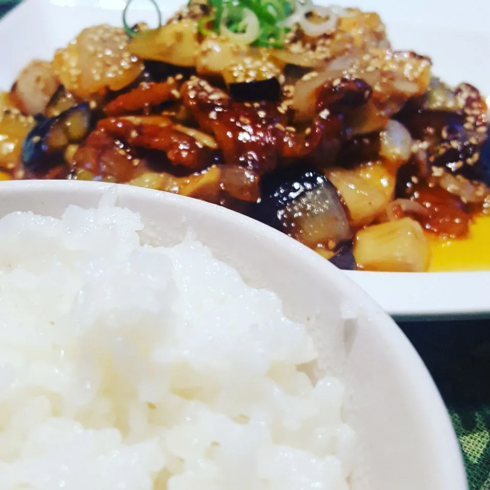 I Have been cooking up a storm this week fun be had doing it 
Sesame Sweet Chilli Pork with Fresh Ginger Garlic Eggplant, Bamboo. Onions, #homecooked  #Chefeman|Emanuel Hayashiさん