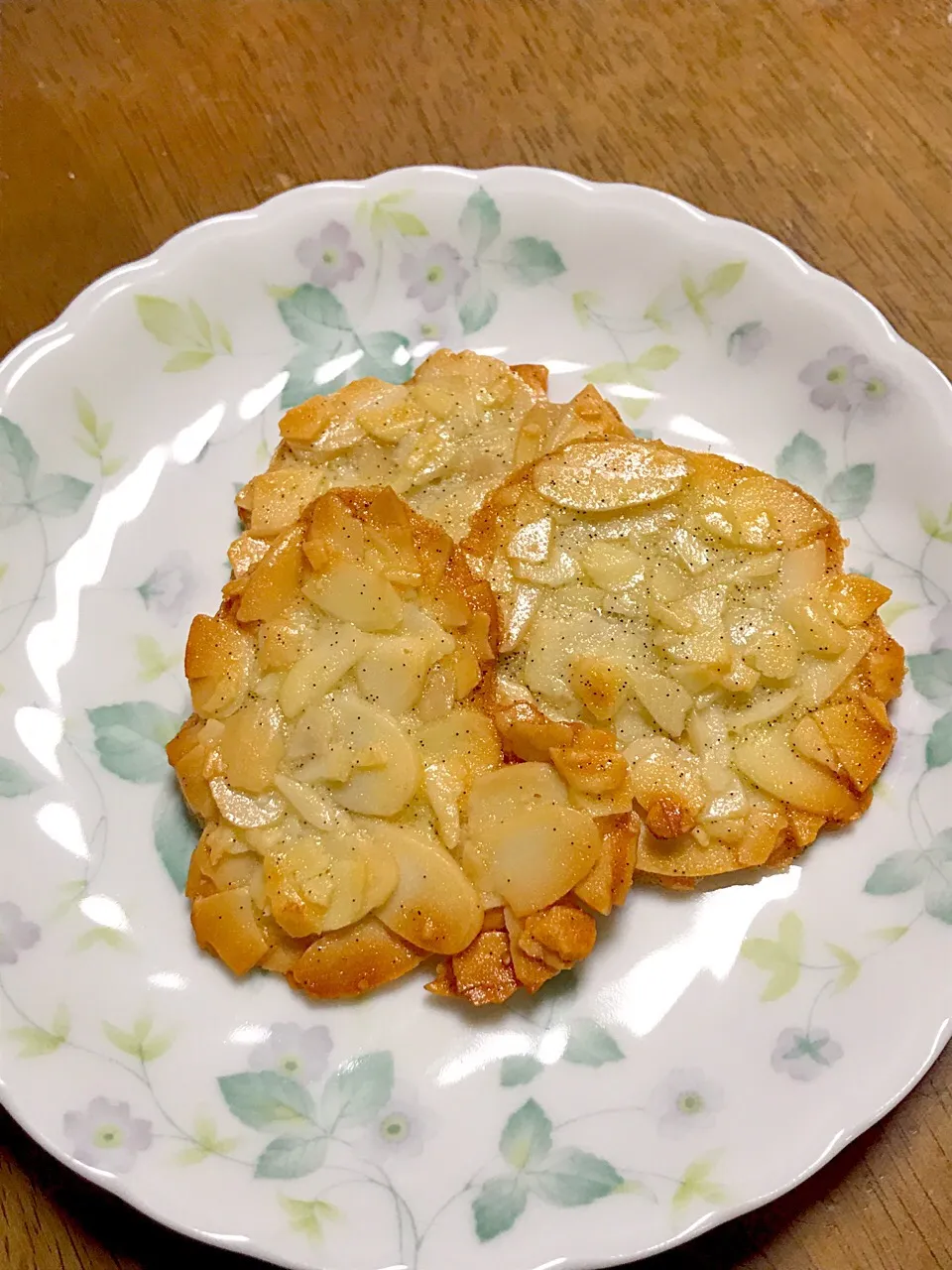 Snapdishの料理写真:アーモンドのテュイル🍪|perfuさん