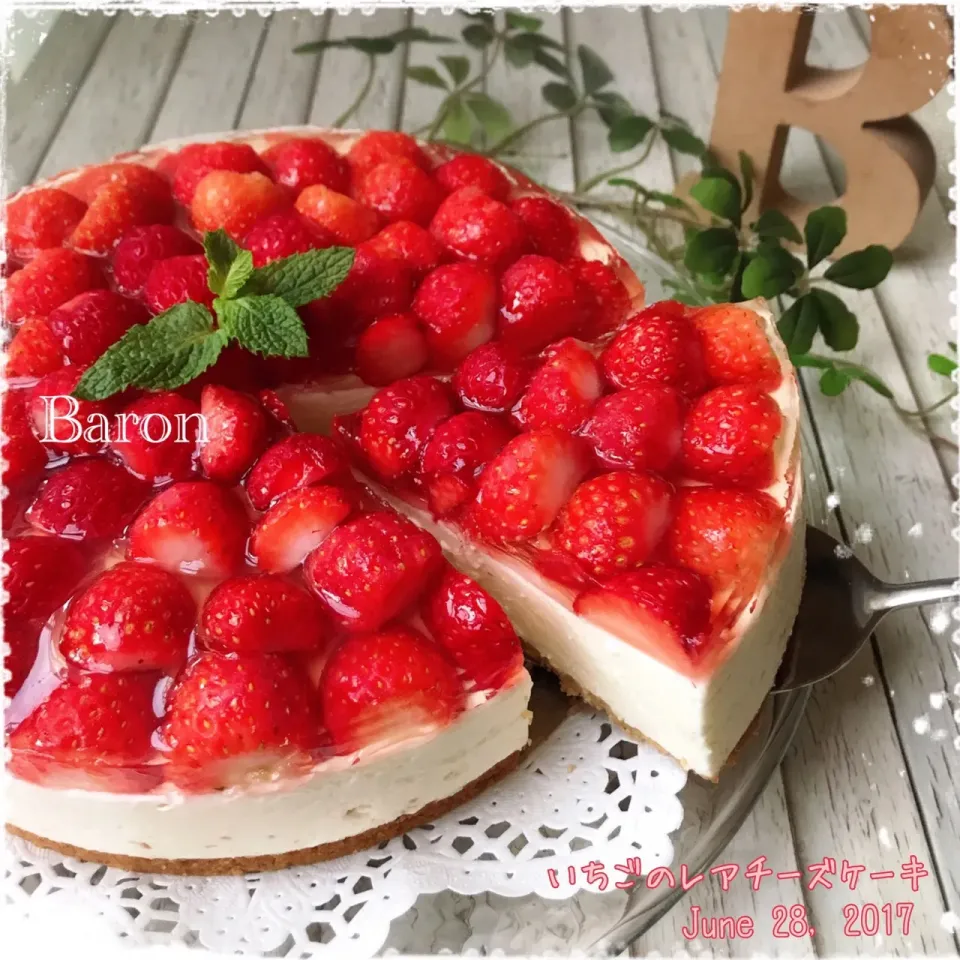 夜のデザート💕 今年最後のいちご🍓deレアチーズケーキ  byいちごぱぴこさん❣️ ( ˘͈ ᵕ ˘͈♡)💓|ばろんさん