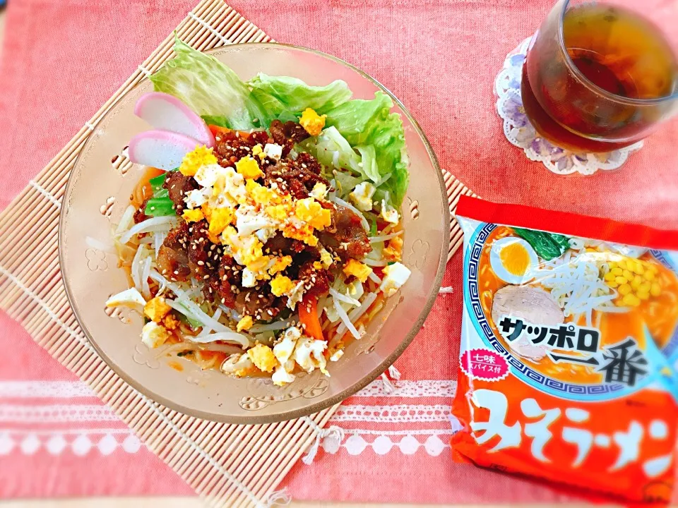 Snapdishの料理写真:＊豚肉の甘辛煮と野菜の冷やし味噌ラーメン＊|えるさん