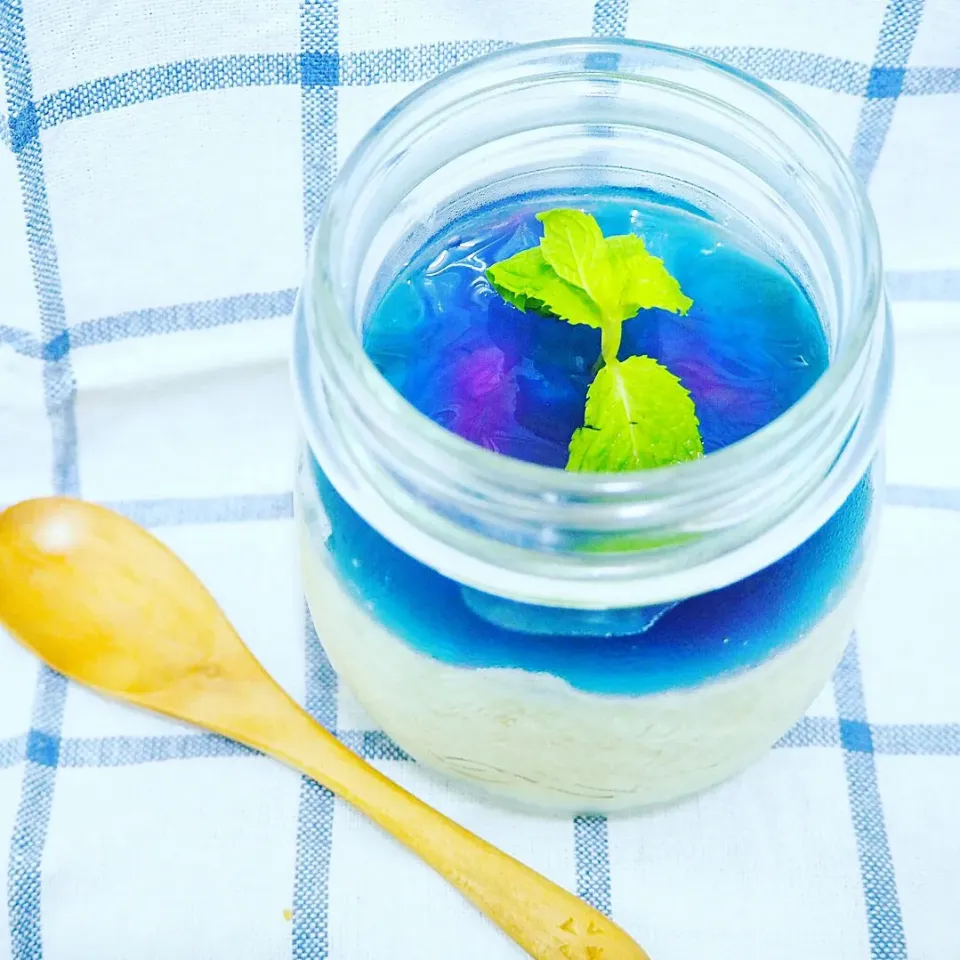 Coconut pudding with butterfly pea flower jelly|Misstyさん