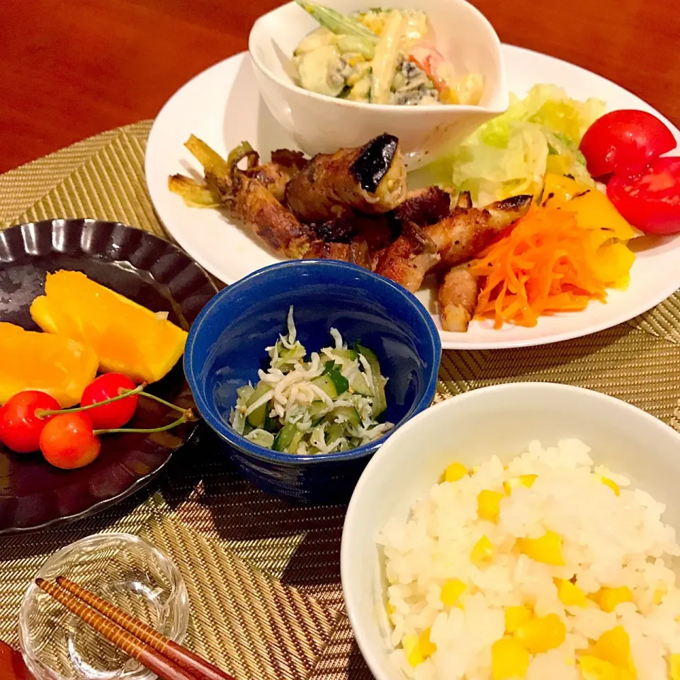 Snapdishの料理写真:とうもろこしご飯とデリ風サラダ 栄養たっぷり いただきます🙏|mokoさん