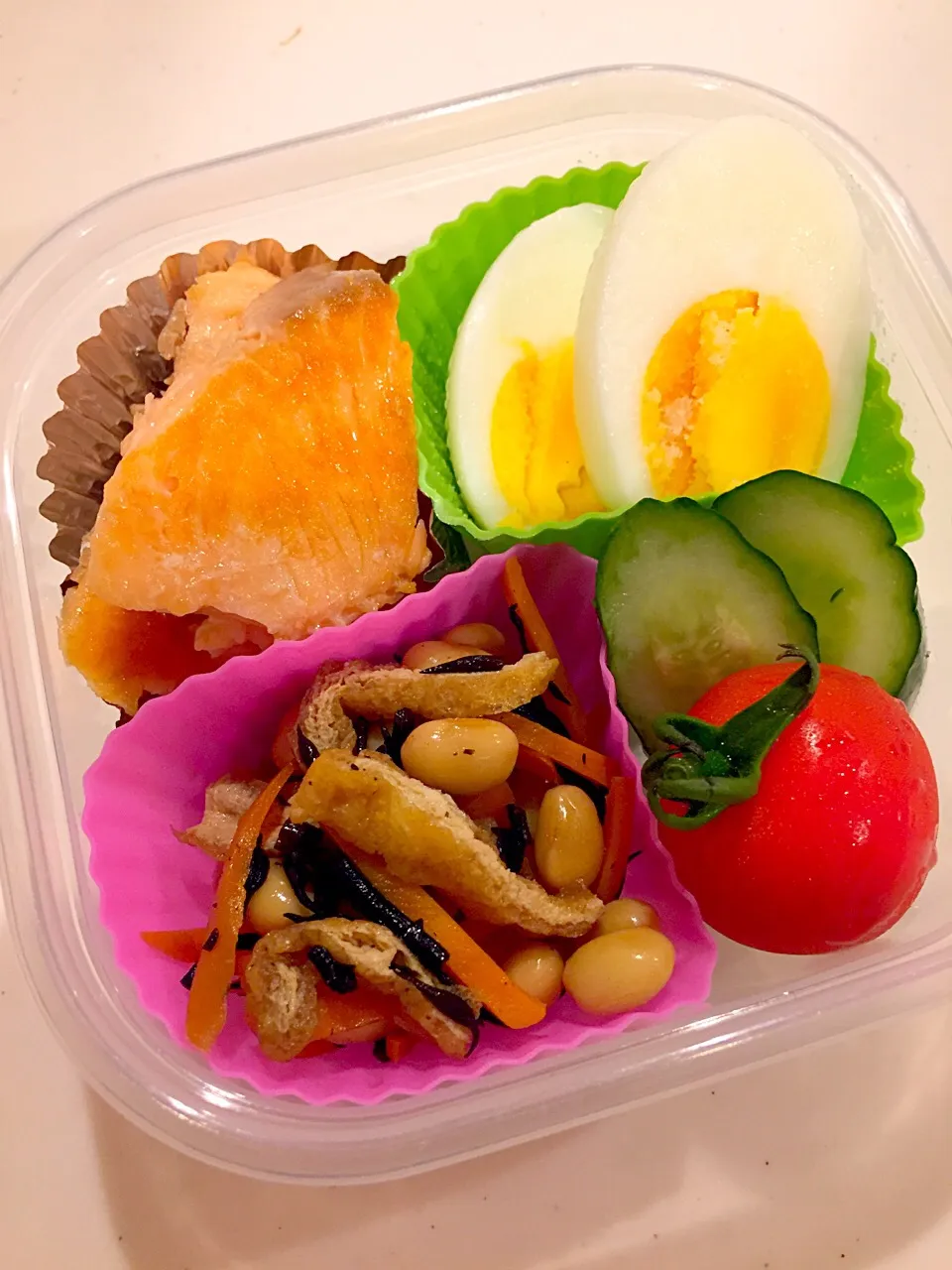 ♡今日のお弁当♡

#ひじきの煮物#ゆで卵#きゅうりの浅漬け#ミニトマト#焼き鮭|りんりんさん