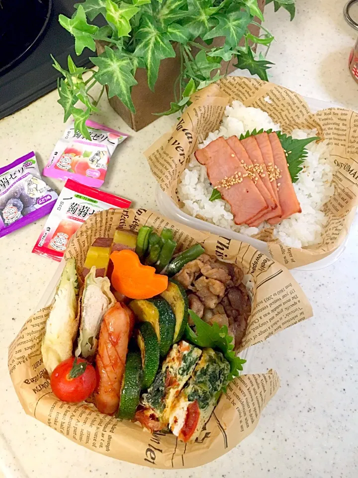 Snapdishの料理写真:高校男子弁当🏈
＊豚焼肉
＊オムレツ
＊茹でインゲン
＊ふかし芋
＊シソささ身のチーズ春巻き|emisanさん