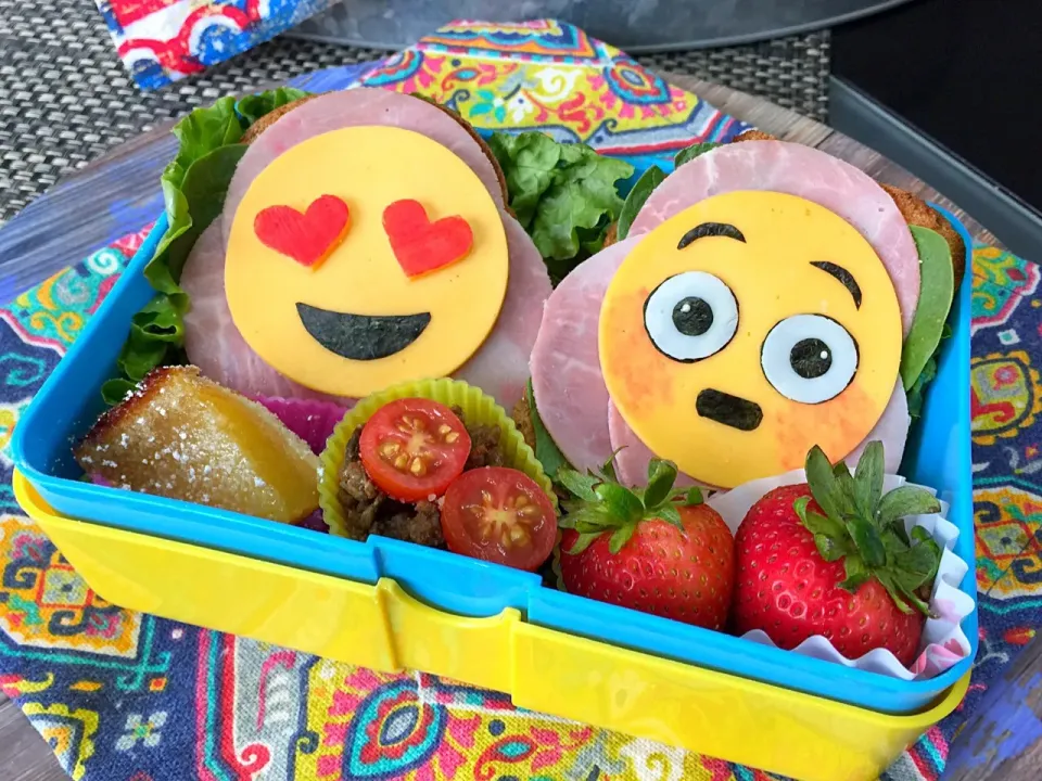 😍絵文字サンドイッチ弁当😳 Emoji Sandwich Lunch|The Reinhartsさん