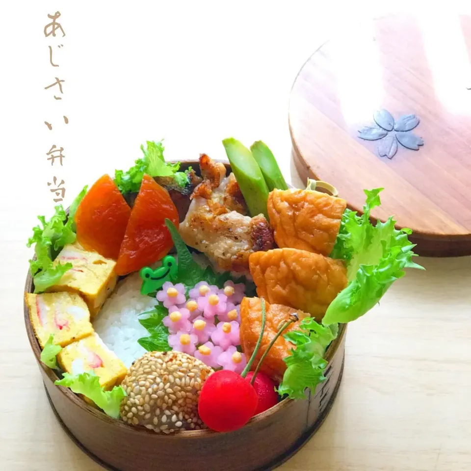 あじさい弁当 可愛い紫陽花をお弁当に飾りました。 #lunchbox #lunch #ランチ #お弁当 #おべんとう #わっぱ弁当 #曲げわっぱ|yumiさん