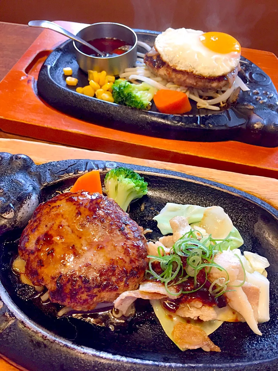 お昼にハンバーグランチ♡
久々のトマオニ♡

#ハンバーグ|りんりんさん