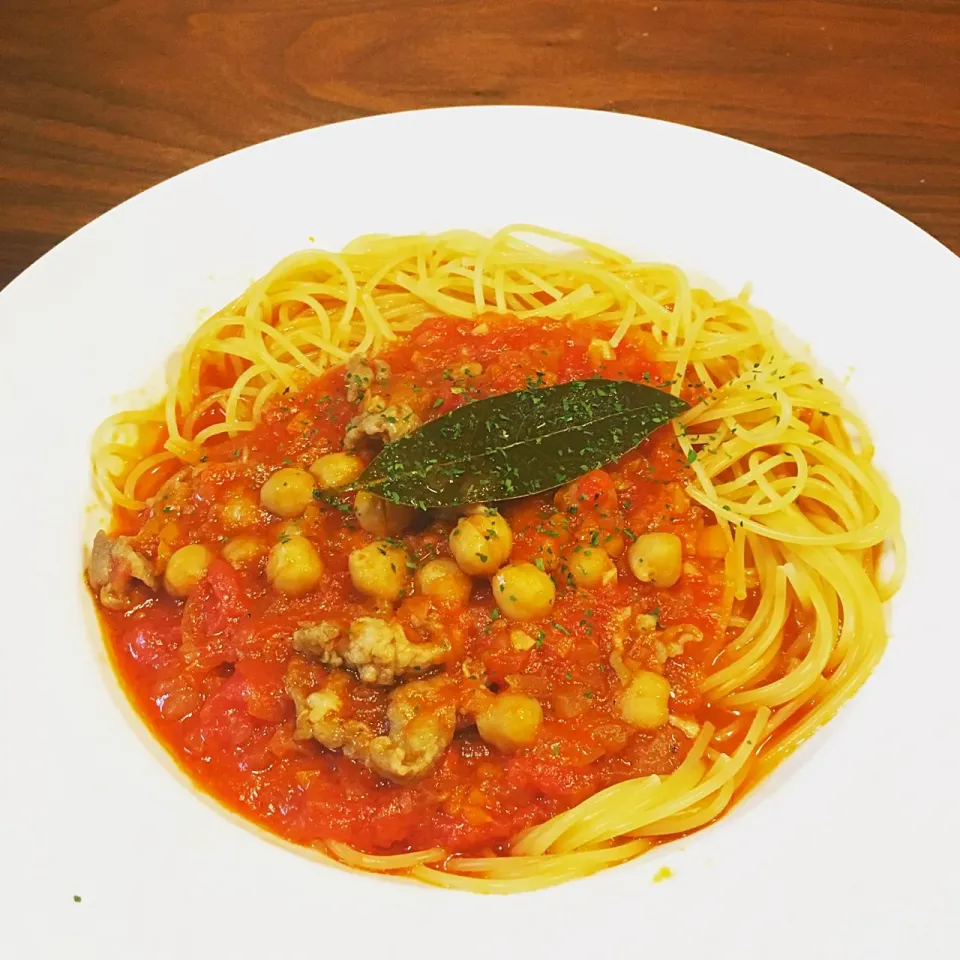 豆と肉をトマトで煮込んだやつのパスタ|Kazuma Yamadaさん