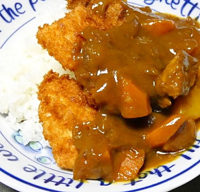 夫婦で作るカツカレー 夫がカレーを作って私がカツを揚げました #カツカレー #カレー #シェアクッキング|Megumi Hamasakiさん