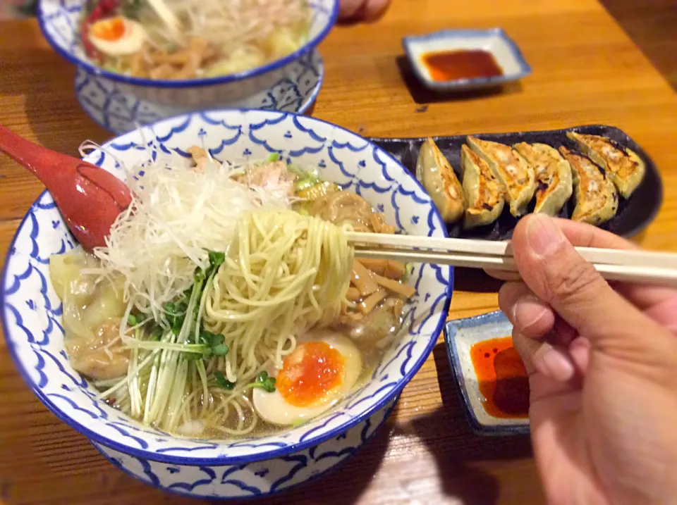 竹ノ塚 武藤製麺所
鳥塩ワンタン と 餃子|Takeshi  Nagakiさん