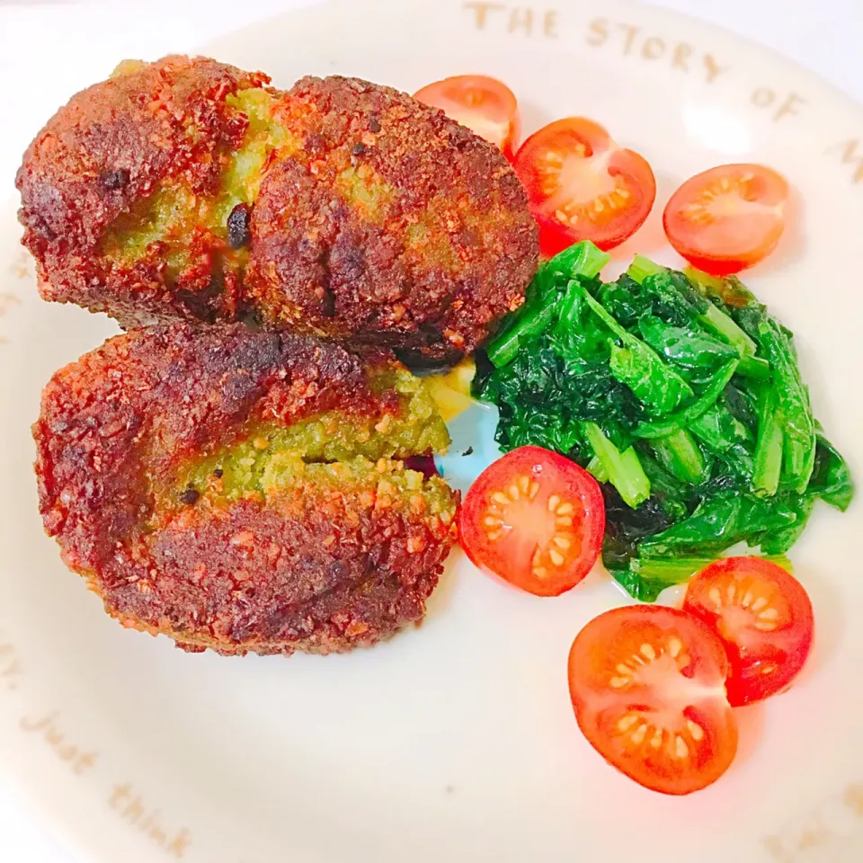 Falafel with spinach, the Middle Eastern cuisine made of chickpeas|Yukiさん