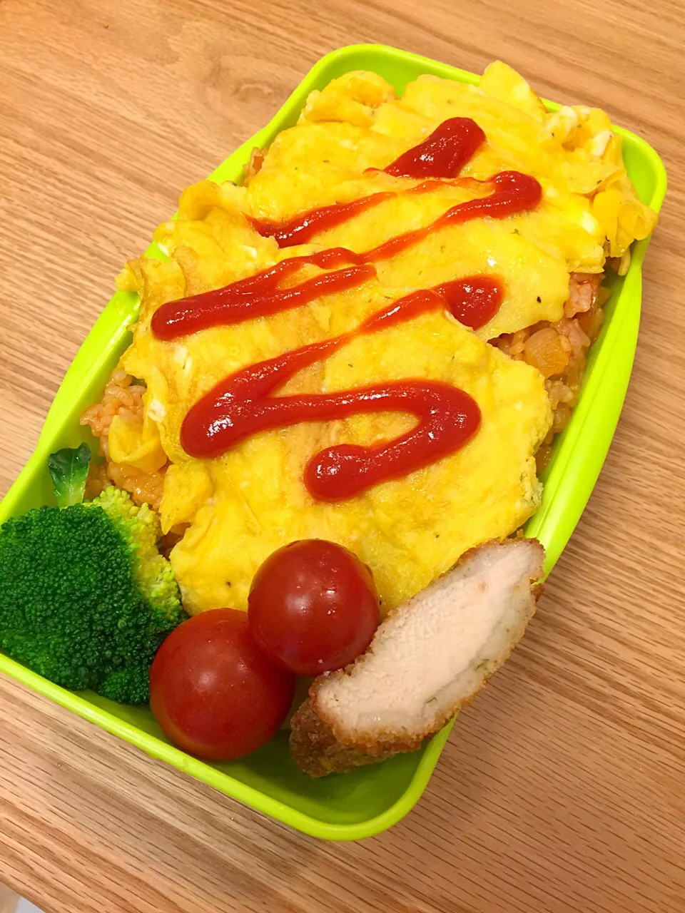 2017.6.30 中2＆高２男子オムライス弁当〜(*´∇｀*)ｵﾂｶﾚｻﾏー!!
#オムライス#お弁当 #高2弁当 #中2弁当|mari-pさん