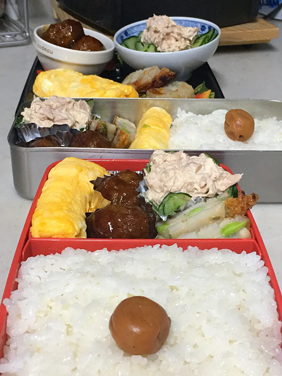 Snapdishの料理写真:今日のお弁当🍱

#今日のお弁当 
#キュウリ塩もみ🥒 
#うずら卵肉だんご 
#6月30日|Kob Sathapornさん