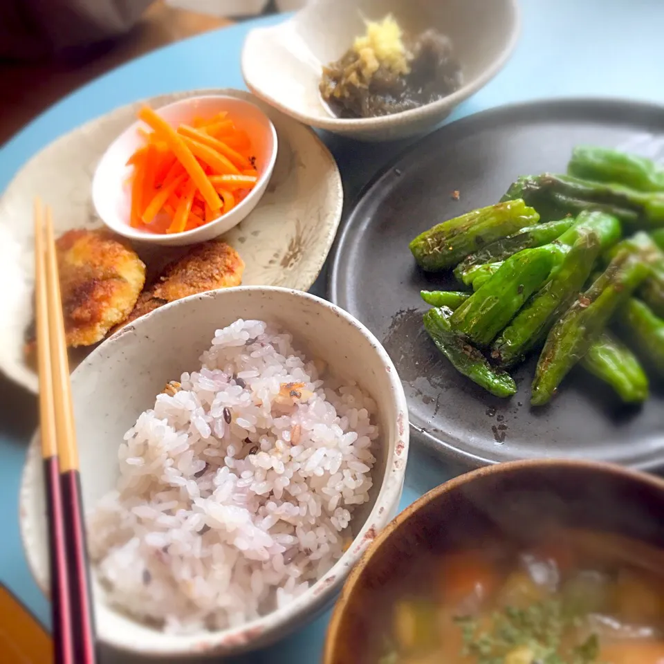 お昼ごはん

チキンチーズカツ
人参ラペ
シシトウ炒め
もずく
ひよこ豆とエビのスープ
ごはん|空飛ぶペンギンさん