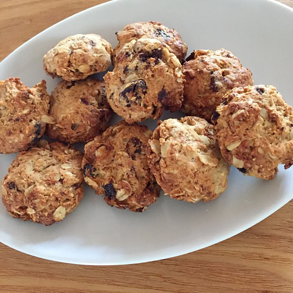 Snapdishの料理写真:久しぶりに焼いてみたオートミールクッキー🍪今回は砂糖無しで焼いてみました(^^)|河野 ゆかりさん