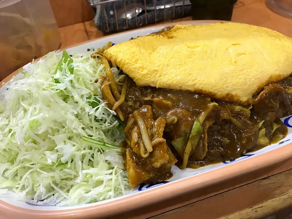 Snapdishの料理写真:大皿カレー、オムレツトッピング🍛|buhizouさん