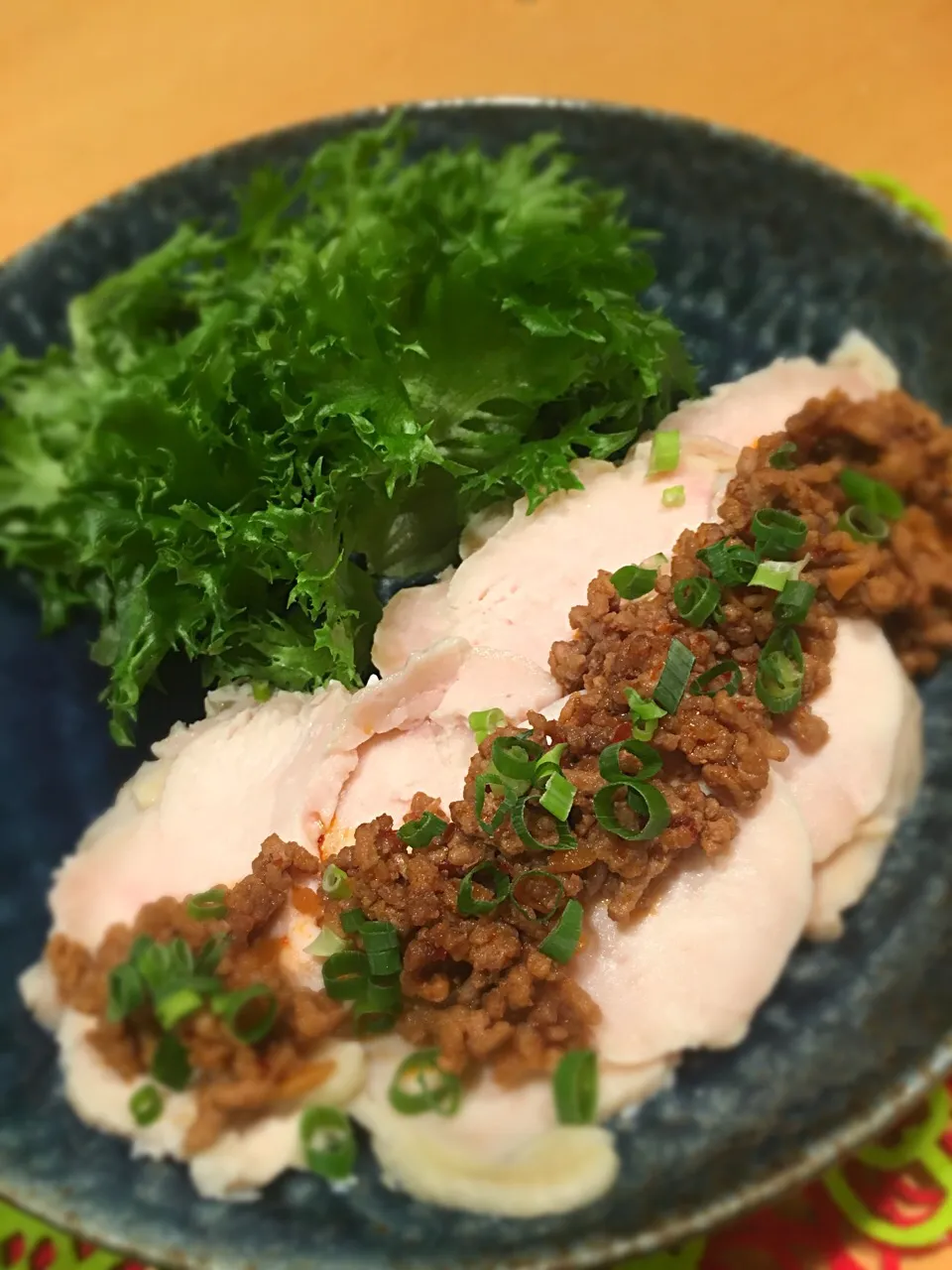 鶏ハムピリ辛肉味噌がけ|アリエッティさん