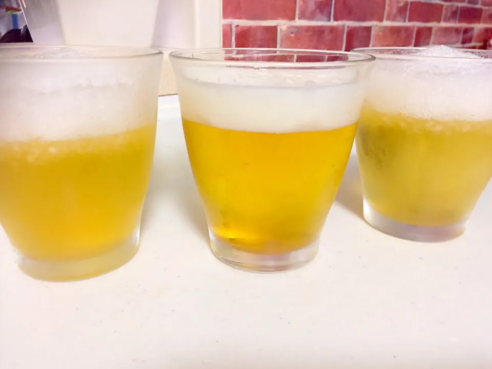 本物のビールはど〜れだ？ ハズレはビール風りんごゼリーだよ🍎|ゆっきー♪さん