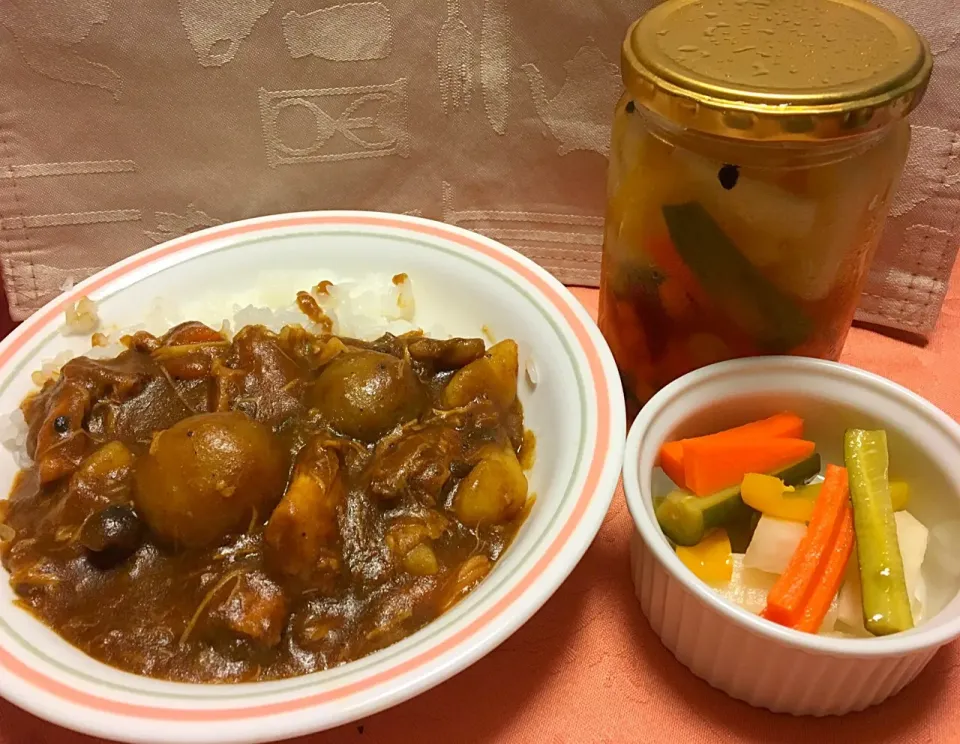 Snapdishの料理写真:カレー（ポトフからの定番❣️）なすとトマトを足して✨自家製ピクルス🥒|Junko Tominagaさん