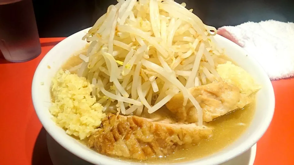 【500投稿できました！大感謝！】用心棒 の ラーメン＋豚1枚(肉パスポートで無料)＋ニンニク＋ショウガW＋野菜ちょい ＠神保町、水道橋17086|大脇さん