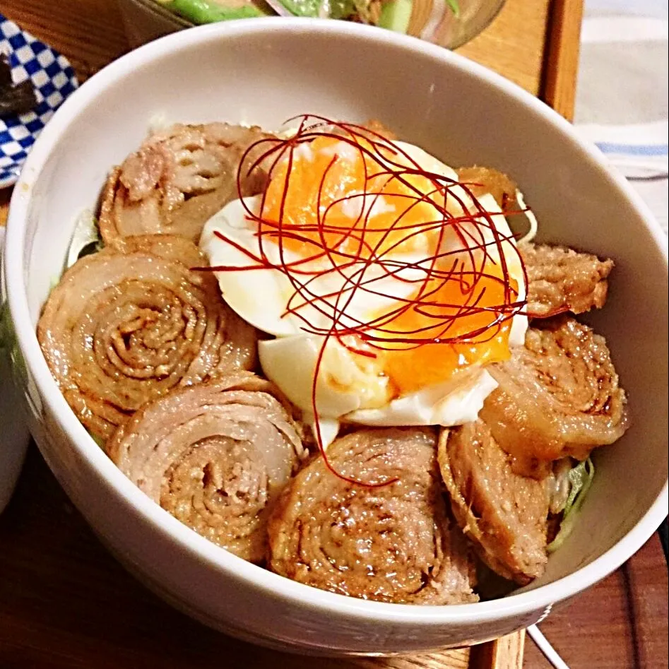 Snapdishの料理写真:薄切り豚バラでなんちゃってチャーシュー丼|mi_neneco♪さん