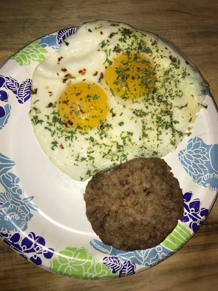 Snapdishの料理写真:sunny-side up eggs + sausage patty|Emily Drabekさん