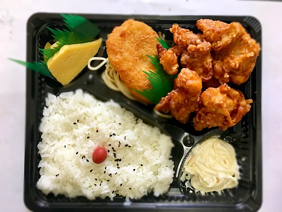 *激安！お弁当*
#激安
#250円
#サラダ追加でも
#500円
#お釣りがくる|ともさん