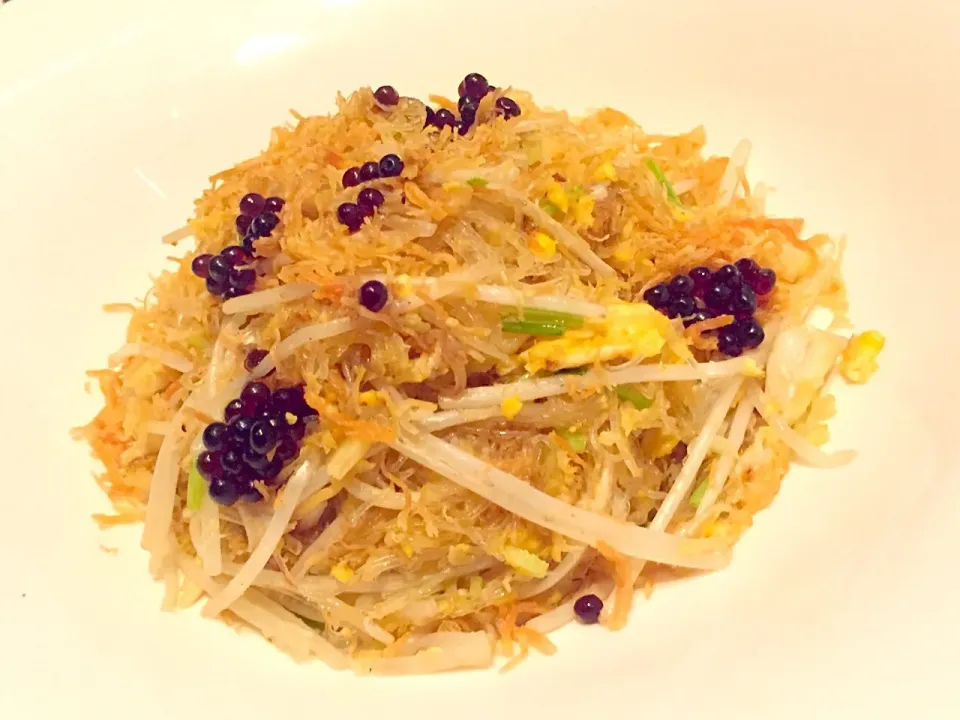 Stir-fried vermicelli with crab meat, scrambled egg & dried scallops|Sky Blueさん