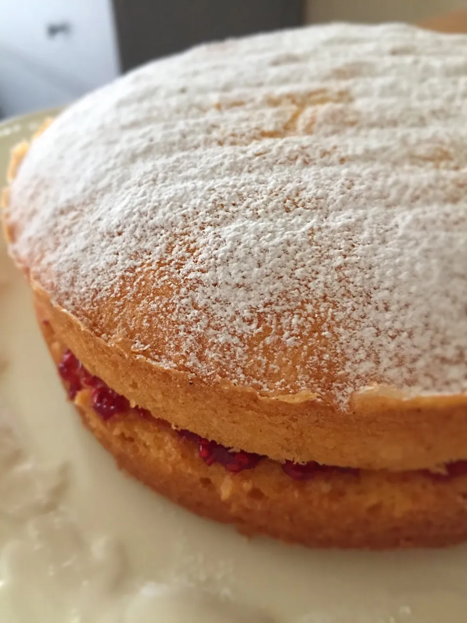 今日のレッスンはヴィクトリアサンドイッチケーキです。
イギリスでは定番ケーキですよ|j recipeさん