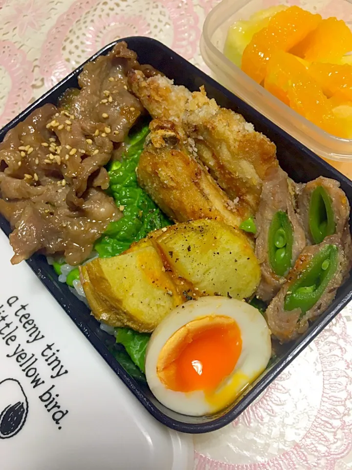 おはようございます☀
今日は小学校の参観日。
リクエストでお肉たくさん弁当🍱 with えんどう豆ごはんにしました。|Singer  Mikaさん