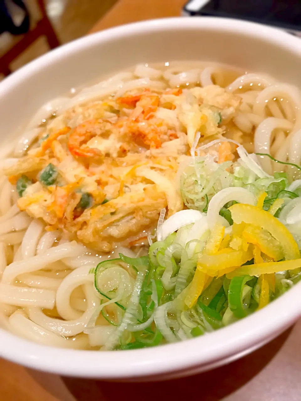 関西風かき揚げうどん！これから大阪に向かう羽田空港でw|Tomyさん