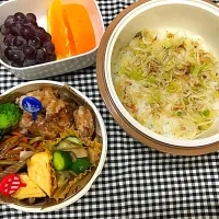 Snapdishの料理写真:旦那さんBENTO☺︎
#オレンジ #ぶどう #ゆでブロッコリー #厚焼きたまご #きんぴら #浅漬け #唐揚げ #しらすふりかけ|Mackinさん