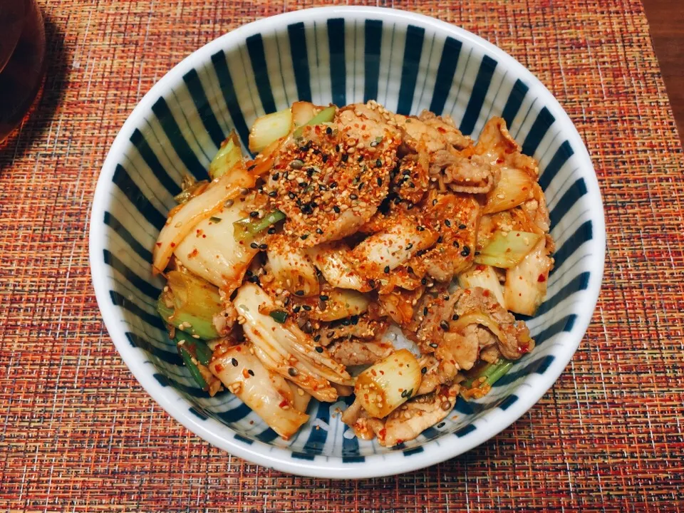 Snapdishの料理写真:ニンニクたっぷり豚キムチ丼|えーたんさん