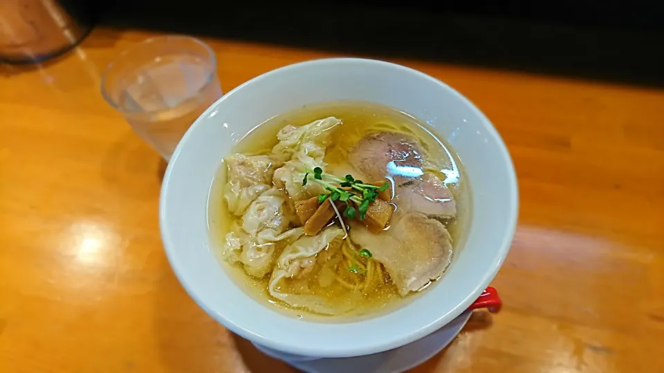 麺処 清水 塩煮干しワンタンそば|ミナミ ヒロヤさん