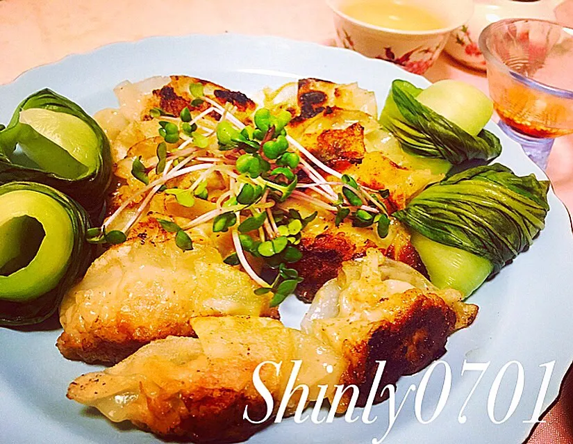 Snapdishの料理写真:手作り餃子🇨🇳✨
#無添加 
#栄養たっぷり 
#手作り 
#簡単 
#ヘルシー 
#栄養 
#健康|Shinly0701さん