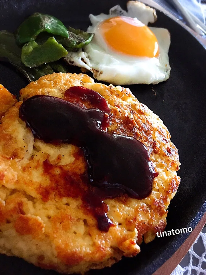 豆腐とチクワでハンバーグ！卵白身をメレンゲして、ふわふわに！|Tina Tomoko😋さん