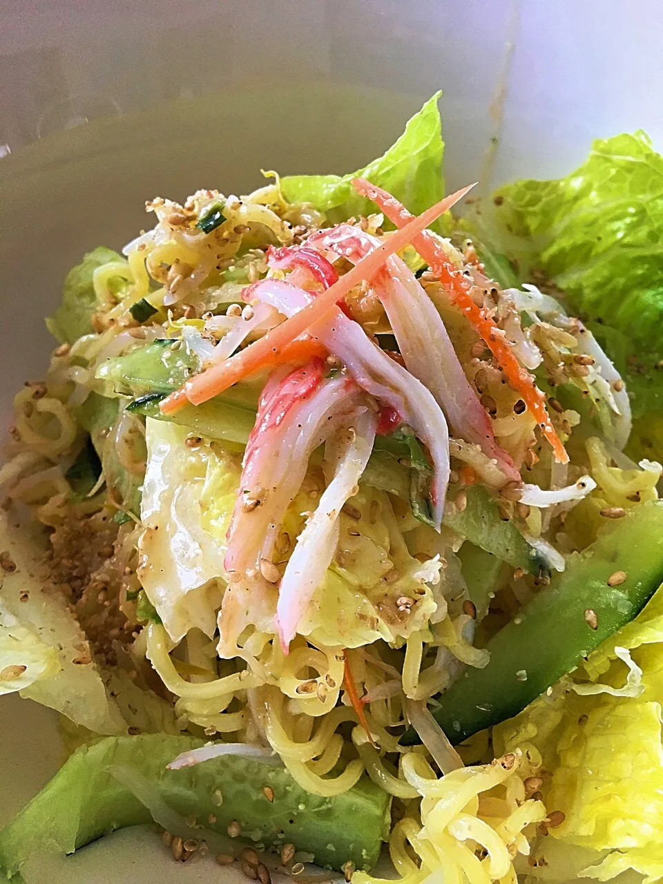 麺は四分割して具にしました〜 “サッポロ一番サラダ”|ヨシヨシさん