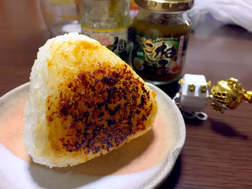 柚子コショウ味噌マヨの焼きおにぎり|Yasuhiro  Miyoshiさん