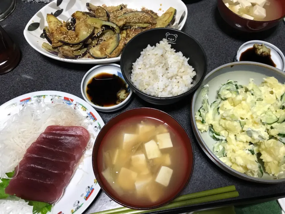 もち麦飯、ミョーガ豆腐味噌汁、刺身、ツマ、ポテサラ、ナス生姜焼き|ms903さん