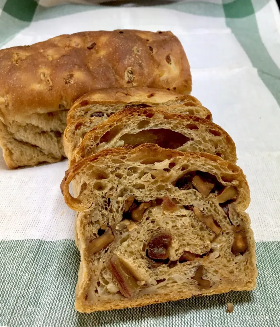 Date and Walnut Rye Sourdough with Sticky Barley|gonbenさん