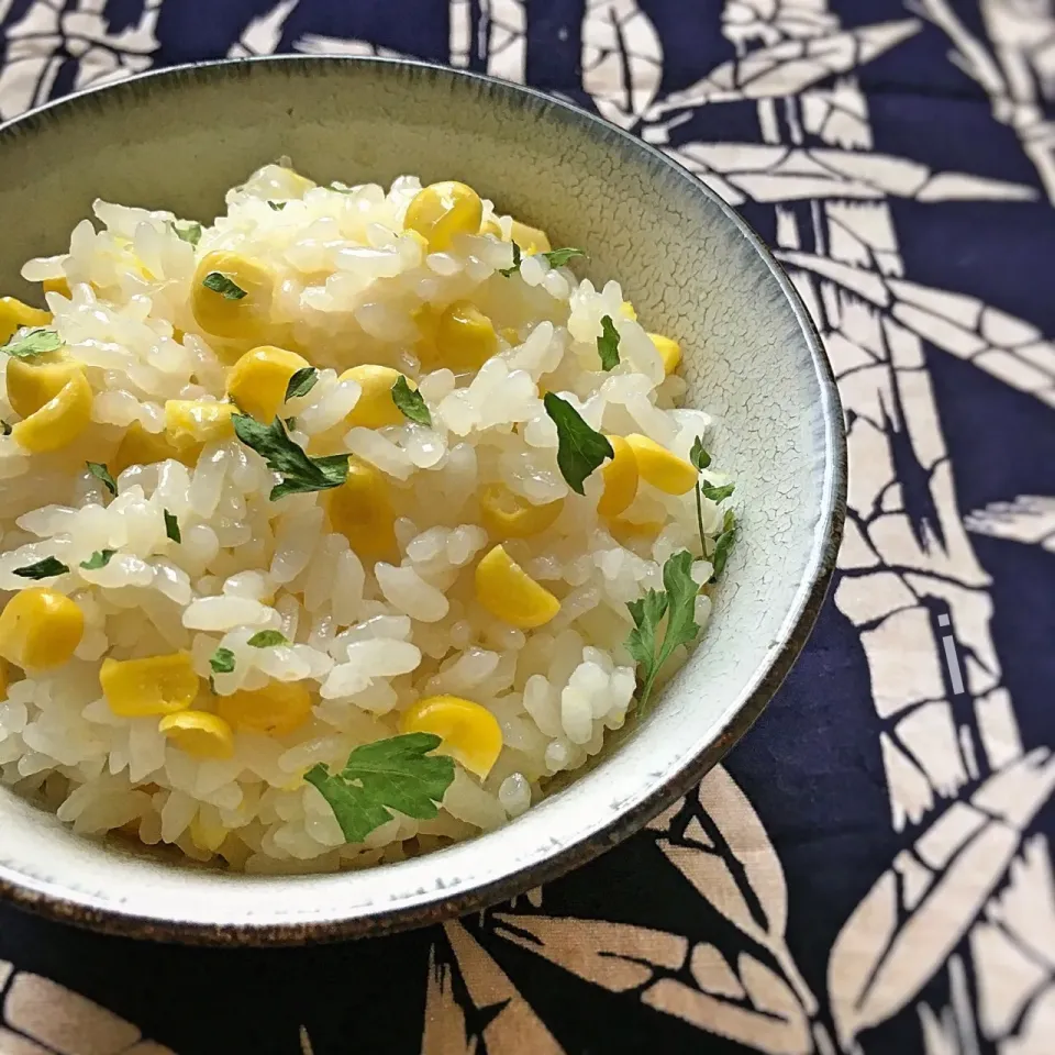 Snapdishの料理写真:とうもろこしご飯🌽|izoomさん