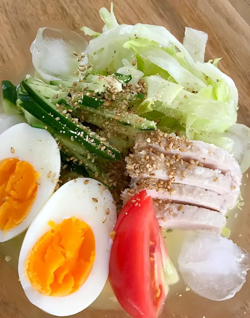 冷やしラーメン🍜サッパリして美味い😋夏でもラーメン❣️|かわまきまきさん